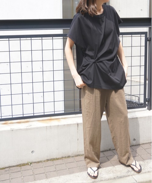 AZUL ENCANTO(アズールエンカント)の「サイドウエストタックトップス(Tシャツ/カットソー・レディース・オフホワイト/ブラック/イエロー系その他/ベージュ・FREE)」の22枚目の写真