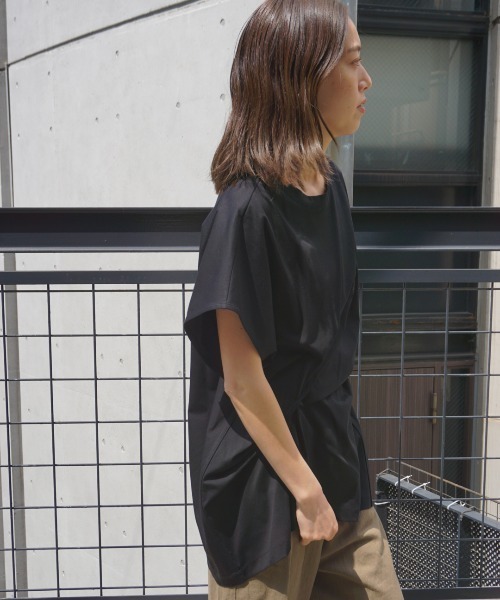 AZUL ENCANTO(アズールエンカント)の「サイドウエストタックトップス(Tシャツ/カットソー・レディース・オフホワイト/ブラック/イエロー系その他/ベージュ・FREE)」の9枚目の写真