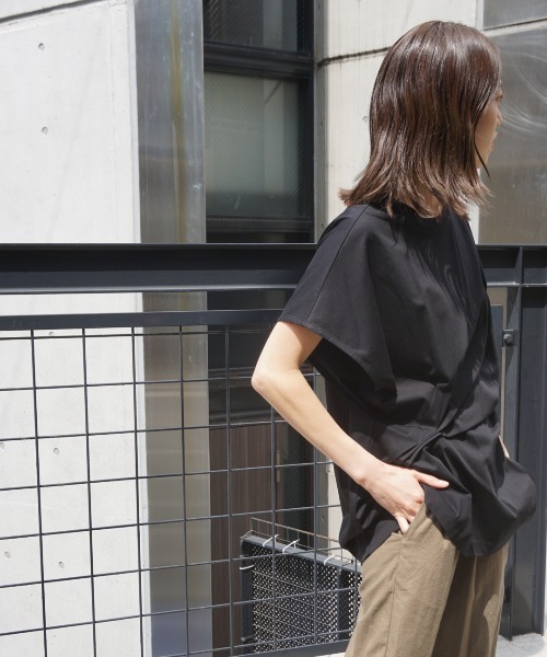 AZUL ENCANTO(アズールエンカント)の「サイドウエストタックトップス(Tシャツ/カットソー・レディース・オフホワイト/ブラック/イエロー系その他/ベージュ・FREE)」の16枚目の写真