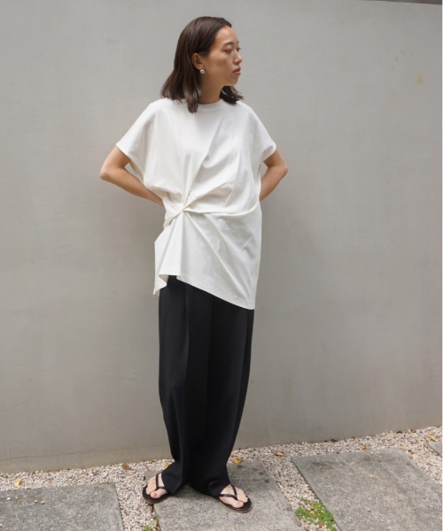 AZUL ENCANTO(アズールエンカント)の「サイドウエストタックトップス(Tシャツ/カットソー・レディース・オフホワイト/ブラック/イエロー系その他/ベージュ・FREE)」の17枚目の写真