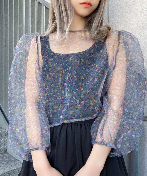 Figments（フィグメンツ）の「花柄シアートップ（シャツ/ブラウス・レディース・ブルー/ブラック・FREE）」の2枚目の写真