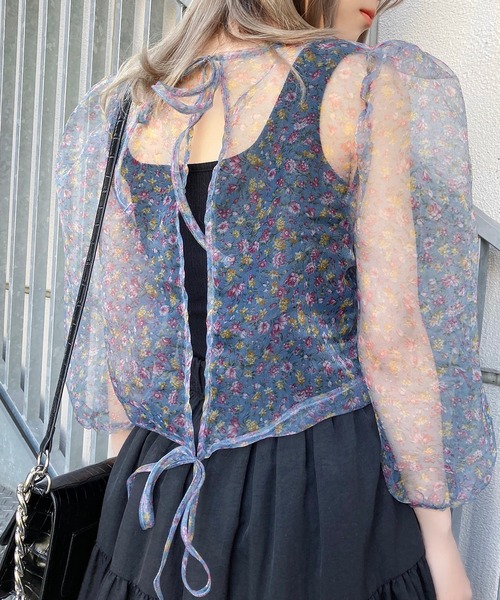 Figments（フィグメンツ）の「花柄シアートップ（シャツ/ブラウス・レディース・ブルー/ブラック・FREE）」の3枚目の写真