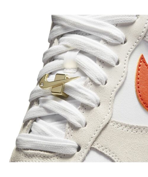 NIKE（ナイキ）の「ナイキ エア フォース 1 '07 SE ウィメンズシューズ / Nike Air Force 1 '07 SE Women's Shoe（スニーカー・レディース・ホワイト/黄土色系・22.5/25/25.5/24.5/23/23.5/24/22/26）」の10枚目の写真