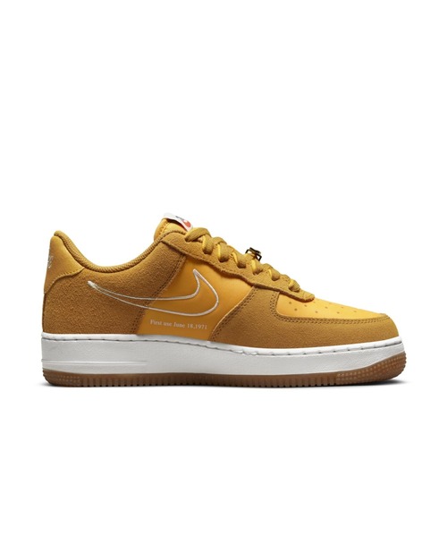 NIKE（ナイキ）の「ナイキ エア フォース 1 '07 SE ウィメンズシューズ / Nike Air Force 1 '07 SE Women's Shoe（スニーカー・レディース・ホワイト/黄土色系・22.5/25/25.5/24.5/23/23.5/24/22/26）」の20枚目の写真