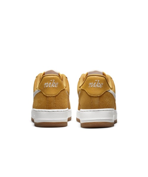 NIKE（ナイキ）の「ナイキ エア フォース 1 '07 SE ウィメンズシューズ / Nike Air Force 1 '07 SE Women's Shoe（スニーカー・レディース・ホワイト/黄土色系・22.5/25/25.5/24.5/23/23.5/24/22/26）」の18枚目の写真