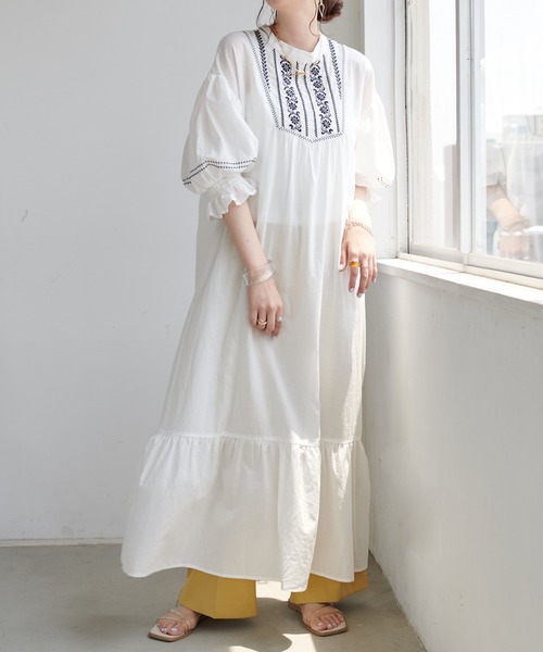 DISCOAT(ディスコート)の「刺繍ワンピース(ワンピース・レディース・ブラック/オフホワイト/ライトベージュ/グリーン・FREE)」の2枚目の写真