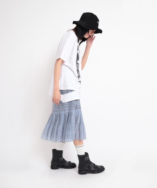 RNA（アールエヌエー）の「M1709 PEEPSカッティングルーズTシャツ（Tシャツ/カットソー・レディース・ホワイト/ブラック/レッド・MEDIUM）」の18枚目の写真