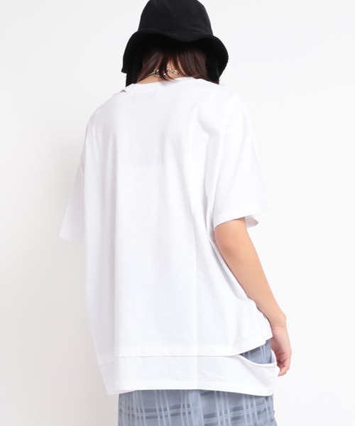 RNA（アールエヌエー）の「M1709 PEEPSカッティングルーズTシャツ（Tシャツ/カットソー・レディース・ホワイト/ブラック/レッド・MEDIUM）」の12枚目の写真