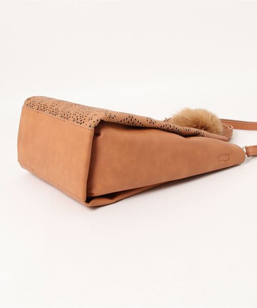 SAC(サック)の「スエード調オリジナルパンチング柄ショルダーバッグ SAC unit(ショルダーバッグ・レディース・ピンク/キャメル/ネイビー/ダークベージュ・FREE)」の6枚目の写真