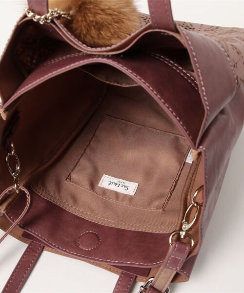 SAC(サック)の「スエード調オリジナルパンチング柄ショルダーバッグ SAC unit(ショルダーバッグ・レディース・ピンク/キャメル/ネイビー/ダークベージュ・FREE)」の8枚目の写真