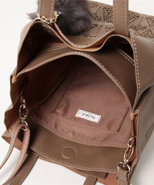 SAC(サック)の「スエード調オリジナルパンチング柄ショルダーバッグ SAC unit(ショルダーバッグ・レディース・ピンク/キャメル/ネイビー/ダークベージュ・FREE)」の9枚目の写真