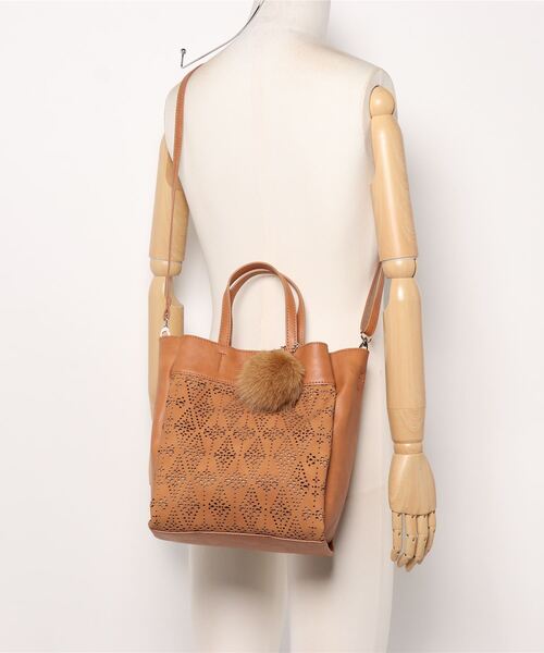 SAC(サック)の「スエード調オリジナルパンチング柄ショルダーバッグ SAC unit(ショルダーバッグ・レディース・ピンク/キャメル/ネイビー/ダークベージュ・FREE)」の11枚目の写真