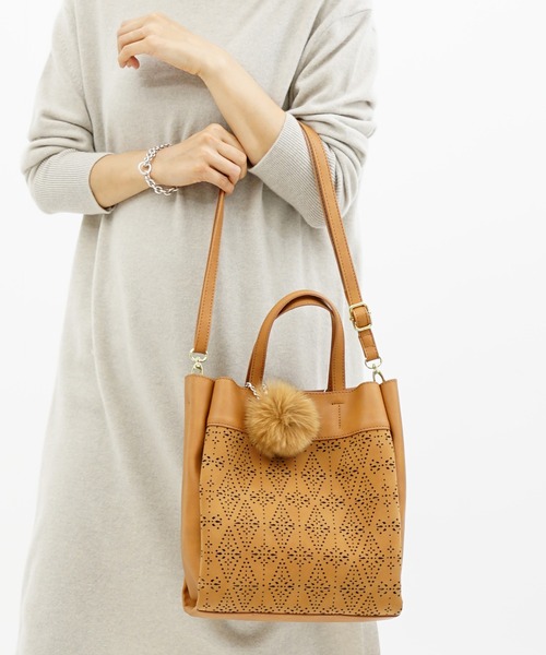 SAC(サック)の「スエード調オリジナルパンチング柄ショルダーバッグ SAC unit(ショルダーバッグ・レディース・ピンク/キャメル/ネイビー/ダークベージュ・FREE)」の13枚目の写真