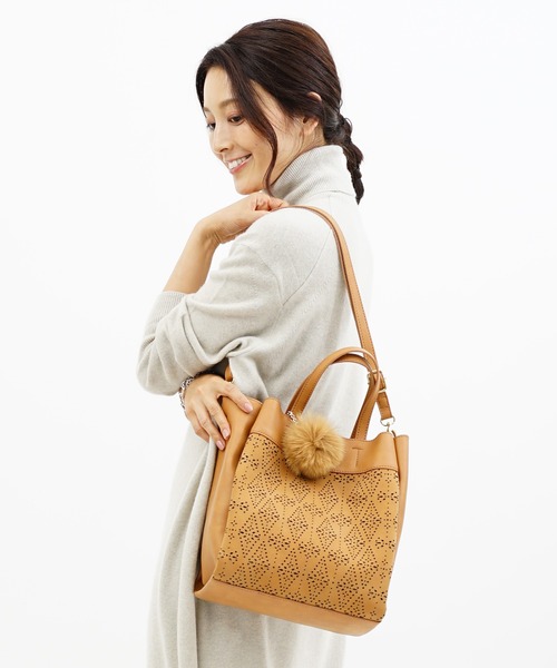 SAC(サック)の「スエード調オリジナルパンチング柄ショルダーバッグ SAC unit(ショルダーバッグ・レディース・ピンク/キャメル/ネイビー/ダークベージュ・FREE)」の14枚目の写真