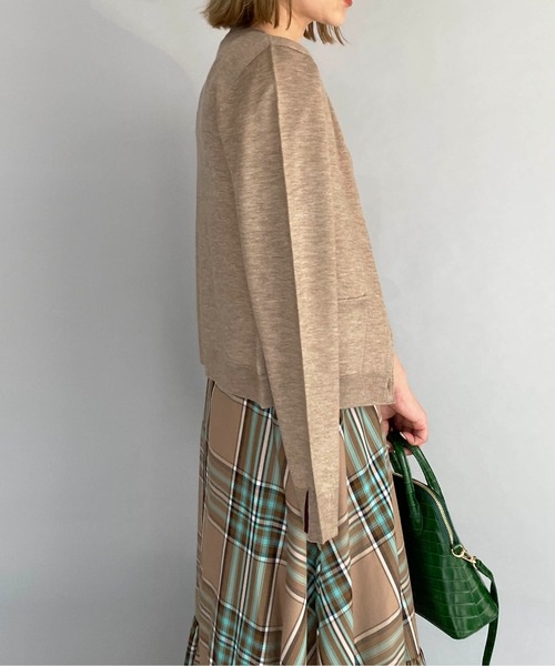 PICCIN(ピッチン)の「シェルボタンバイカラーカーディガン(カーディガン/ボレロ・レディース・ブラック/ライトグレー/ベージュ/ブルー/ピンクベージュ/チェリーピンク・M)」の8枚目の写真