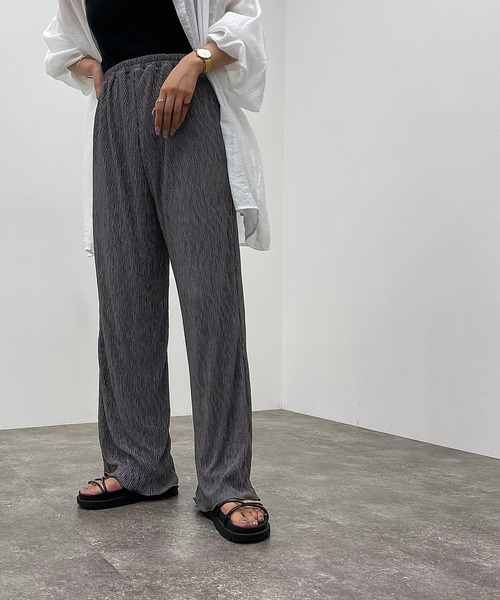 apres jour mignon（アプレジュールミニョン）の「楊柳プリーツイージーパンツ 【ZOZOTOWN限定アイテム】（その他パンツ・レディース・チャコールグレー/ブラック/パープル/ブルー/グリーン系その他3・SMALL/MEDIUM/X-LARGE）」の3枚目の写真