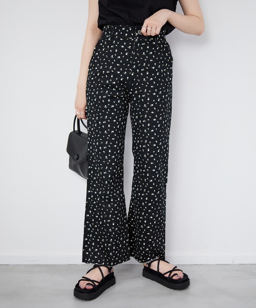 Heather（ヘザー）の「コバナガラフレアパンツ　956209（その他パンツ・レディース・ホワイト系その他/ブラック系その他・S/M）」の2枚目の写真