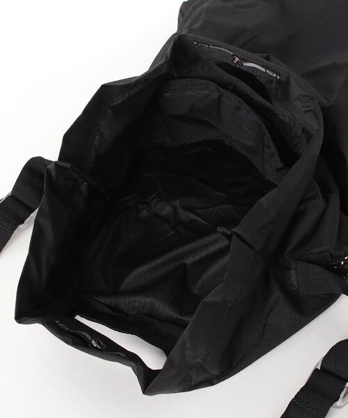 NIKE（ナイキ）の「NIKE STASH TOTE DD1357-010/208（ショルダーバッグ・メンズ・ブラック/ブラウン・ONE SIZE）」の6枚目の写真