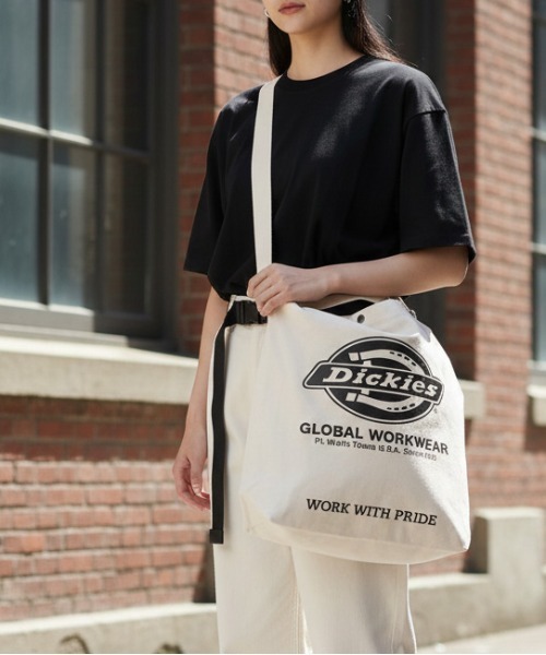Dickies（ディッキーズ）の「【DICKIES/ディッキーズ】ロゴアートワークプリント キャンバス2WAYショルダーバッグ（ショルダーバッグ・レディース・ホワイト/ブラック/ネイビー/レッド・F）」の21枚目の写真