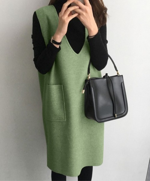 ABITOKYO(アビトーキョー)の「ニットメルトンVネックジャンパースカート(ジャンパースカート・レディース・グレー/キャメル/ブルーグレー/ライトグリーン/チャコールグレー/グリーン/ネイビー/ブラック/ベージュ・M/L/XL)」の7枚目の写真