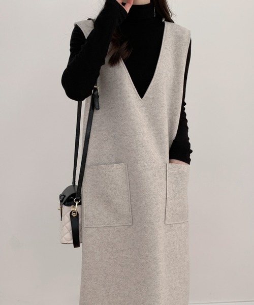 ABITOKYO(アビトーキョー)の「ニットメルトンVネックジャンパースカート(ジャンパースカート・レディース・グレー/キャメル/ブルーグレー/ライトグリーン/チャコールグレー/グリーン/ネイビー/ブラック/ベージュ・M/L/XL)」の15枚目の写真