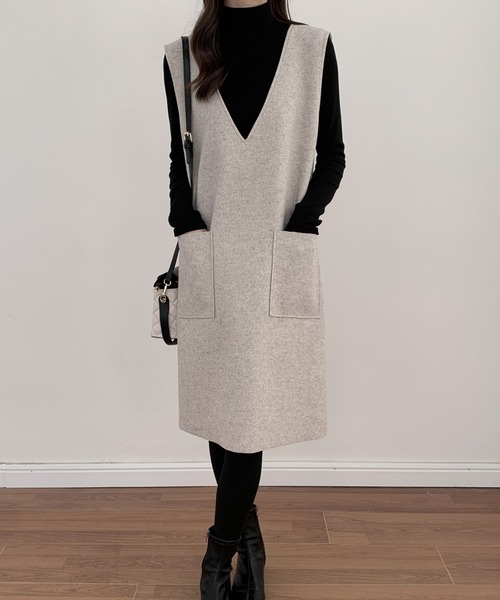 ABITOKYO(アビトーキョー)の「ニットメルトンVネックジャンパースカート(ジャンパースカート・レディース・グレー/キャメル/ブルーグレー/ライトグリーン/チャコールグレー/グリーン/ネイビー/ブラック/ベージュ・M/L/XL)」の10枚目の写真