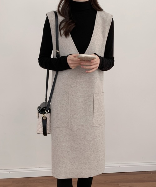 ABITOKYO(アビトーキョー)の「ニットメルトンVネックジャンパースカート(ジャンパースカート・レディース・グレー/キャメル/ブルーグレー/ライトグリーン/チャコールグレー/グリーン/ネイビー/ブラック/ベージュ・M/L/XL)」の14枚目の写真