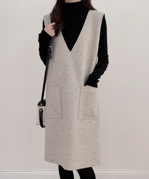 ABITOKYO(アビトーキョー)の「ニットメルトンVネックジャンパースカート(ジャンパースカート・レディース・グレー/キャメル/ブルーグレー/ライトグリーン/チャコールグレー/グリーン/ネイビー/ブラック/ベージュ・M/L/XL)」の11枚目の写真