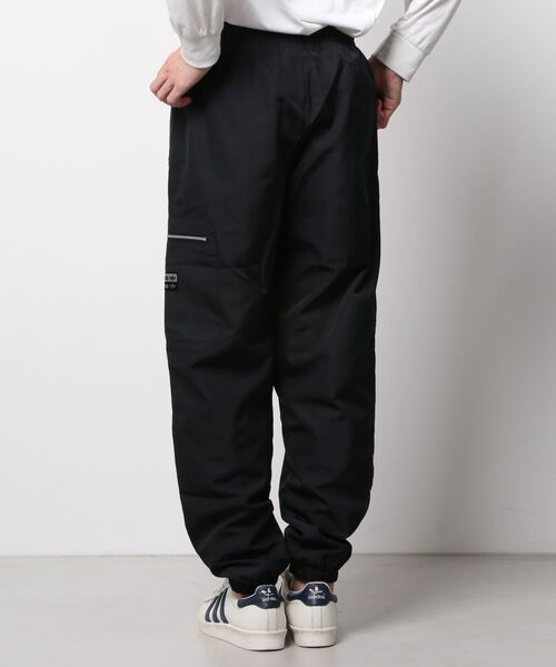 adidas（アディダス）の「R.Y.V. ウーブンカーゴパンツ