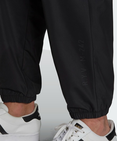 adidas（アディダス）の「R.Y.V. ウーブンカーゴパンツ / アディダス