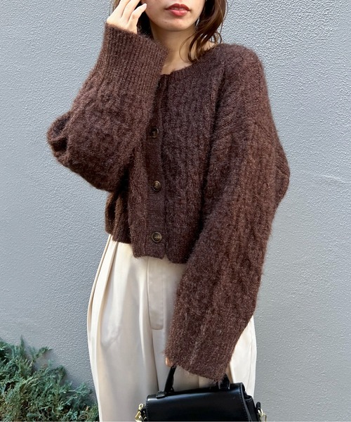 feepur（フェピュール）の「《ウォッシャブル》ネコヤーンケーブル2wayニットカーディガン（カーディガン/ボレロ・レディース・オフホワイト/ブラック/ブラウン/オリーブ/ブルー/オレンジ・MEDIUM）」の3枚目の写真