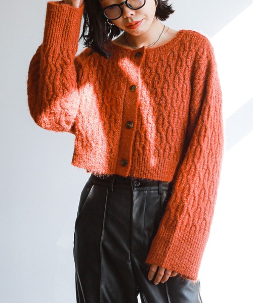feepur（フェピュール）の「《ウォッシャブル》ネコヤーンケーブル2wayニットカーディガン（カーディガン/ボレロ・レディース・オフホワイト/ブラック/ブラウン/オリーブ/ブルー/オレンジ・MEDIUM）」の6枚目の写真