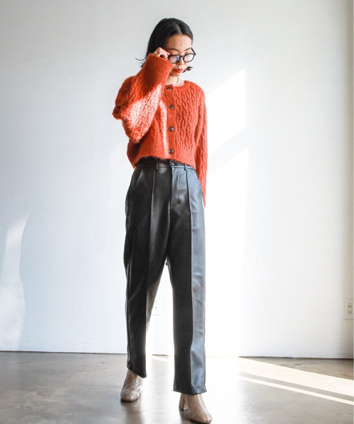 feepur（フェピュール）の「《ウォッシャブル》ネコヤーンケーブル2wayニットカーディガン（カーディガン/ボレロ・レディース・オフホワイト/ブラック/ブラウン/オリーブ/ブルー/オレンジ・MEDIUM）」の20枚目の写真