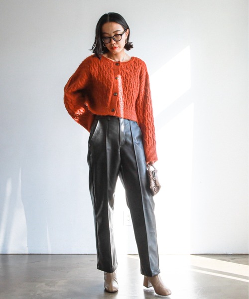 feepur（フェピュール）の「《ウォッシャブル》ネコヤーンケーブル2wayニットカーディガン（カーディガン/ボレロ・レディース・オフホワイト/ブラック/ブラウン/オリーブ/ブルー/オレンジ・MEDIUM）」の7枚目の写真