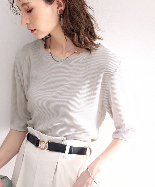 classicalelf(クラシカルエルフ)の「プリーツLOVER。メロープリーツ5分袖トップス(Tシャツ/カットソー・レディース・ライトグリーン/ライトグレー/アイボリー/グレー/グリーン系その他/グレイッシュベージュ/オレンジ系その他/その他1/ピンクベージュ/ブラック/モカ・X-LARGE/MEDIUM/LARGE/SMALL)」の3枚目の写真
