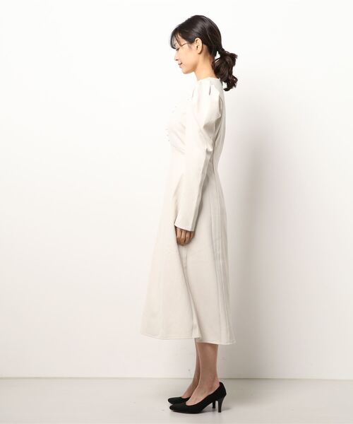 ANDGEEBEE（アンジービー）の「フロントオープンワンピ（ワンピース・レディース・ベージュ/ネイビー・MEDIUM）」の3枚目の写真