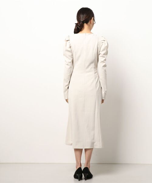 ANDGEEBEE（アンジービー）の「フロントオープンワンピ（ワンピース・レディース・ベージュ/ネイビー・MEDIUM）」の4枚目の写真