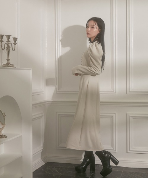 ANDGEEBEE（アンジービー）の「フロントオープンワンピ（ワンピース・レディース・ベージュ/ネイビー・MEDIUM）」の6枚目の写真