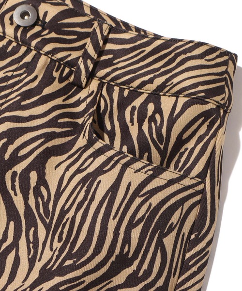 atmos pink（アトモスピンク）の「atmos pink ゼブラ柄台形ミニスカート（スカート・レディース・ホワイト/ブラウン/ブルー・S/M）」の11枚目の写真