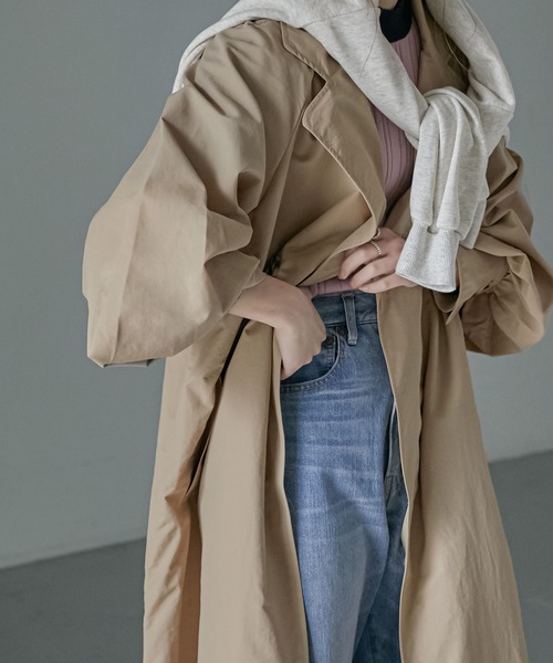 Fashion Letter(ファッションレター)の「ボリュームスリーブバックタックロングトレンチ(トレンチコート・レディース・ブラック/ベージュ/ライトカーキ/アイボリー・M)」の21枚目の写真