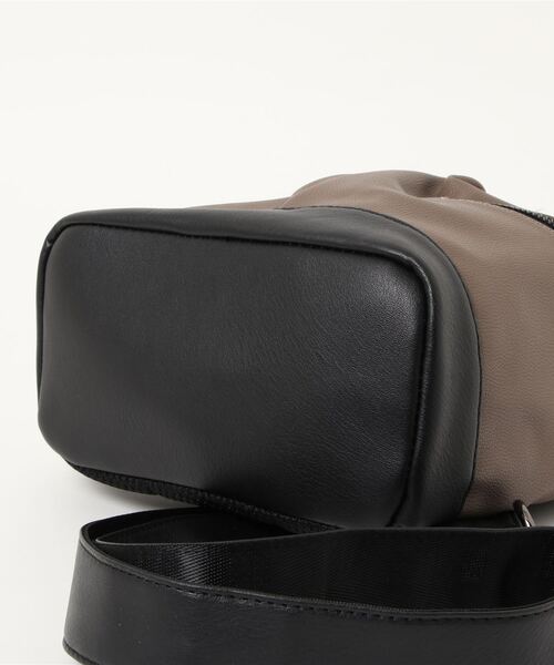 semantic design（セマンティックデザイン）の「セマンティックデザイン/semantic design アシンメトリー変形 ボディーバッグ（ボディバッグ/ウエストポーチ・メンズ・ブラウン/ブラック・FREE）」の4枚目の写真