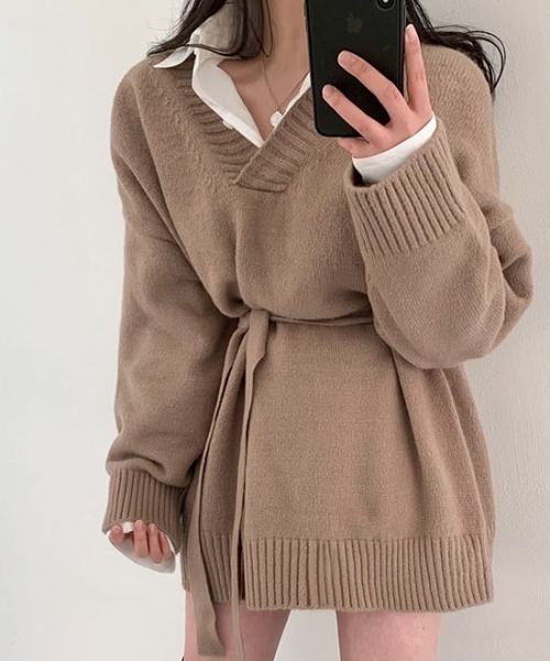 BEIDELLI（ベイデリー）の「[BELLIDE MADE] Vネックベルテッドルーズニットワンピース（ワンピース・レディース・ブラック/モカ/カーキ/イエロー・FREE）」の22枚目の写真