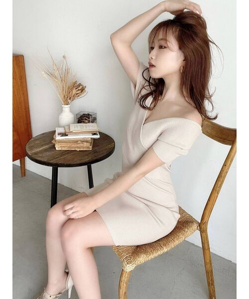 RESEXXY(リゼクシー)の「フロントクロスオフショルニットワンピース(ワンピース・レディース・ブラック/ベージュ/ピンク/ブルー・SMALL/MEDIUM)」の14枚目の写真