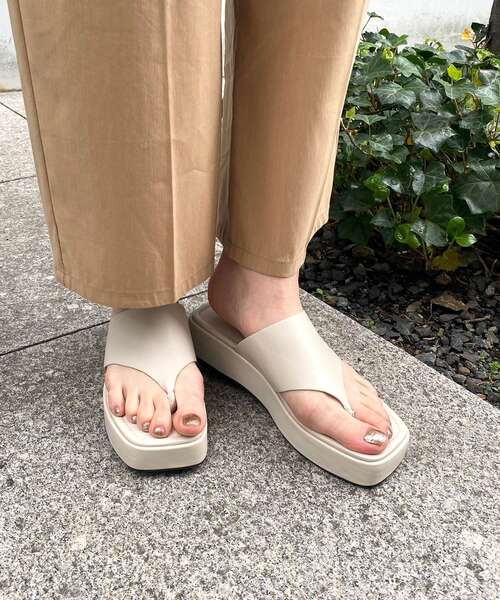 OPAQUE.CLIP（オペークドットクリップ）の「◆プラットフォームトングサンダル（サンダル・レディース・ブラック/オフホワイト・02/03）」の2枚目の写真