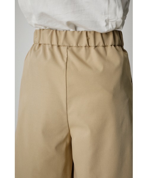 AZUL by moussy(アズールバイマウジー)の「TUCK WIDE SHORT PANTS/タックワイドショートパンツ(その他パンツ・レディース・ベージュ/ブラック・SMALL/MEDIUM)」の12枚目の写真