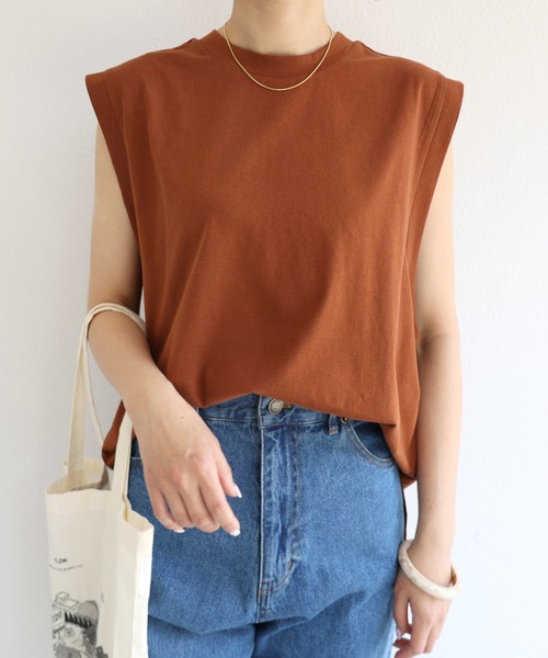 andme(アンドミー)の「オーバーサイズロング丈ノースリーブトップス(Tシャツ/カットソー・レディース・チャコールグレー/ブラック/オフホワイト/グリーン/テラコッタ/ワインレッド/ライム・M)」の5枚目の写真