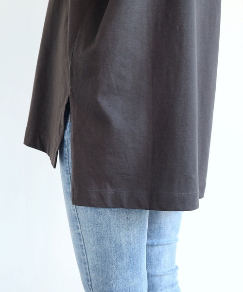 andme(アンドミー)の「オーバーサイズロング丈ノースリーブトップス(Tシャツ/カットソー・レディース・チャコールグレー/ブラック/オフホワイト/グリーン/テラコッタ/ワインレッド/ライム・M)」の17枚目の写真