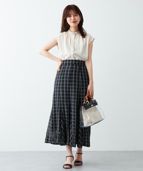 natural couture(ナチュラルクチュール)の「WEB限定カラー有り/シンプルだけど上品に決まる バイカラーデザインフレンチスリーブブラウス(シャツ/ブラウス・レディース・アイボリー/ブラック/ベージュ/ブルー/オレンジ/ドット・FREE)」の10枚目の写真