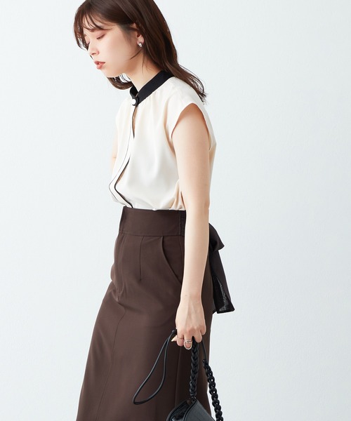 natural couture(ナチュラルクチュール)の「WEB限定カラー有り/シンプルだけど上品に決まる バイカラーデザインフレンチスリーブブラウス(シャツ/ブラウス・レディース・アイボリー/ブラック/ベージュ/ブルー/オレンジ/ドット・FREE)」の13枚目の写真