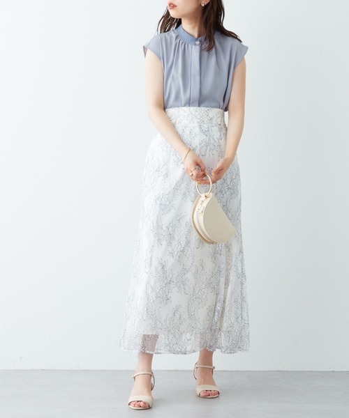 natural couture(ナチュラルクチュール)の「WEB限定カラー有り/シンプルだけど上品に決まる バイカラーデザインフレンチスリーブブラウス(シャツ/ブラウス・レディース・アイボリー/ブラック/ベージュ/ブルー/オレンジ/ドット・FREE)」の20枚目の写真